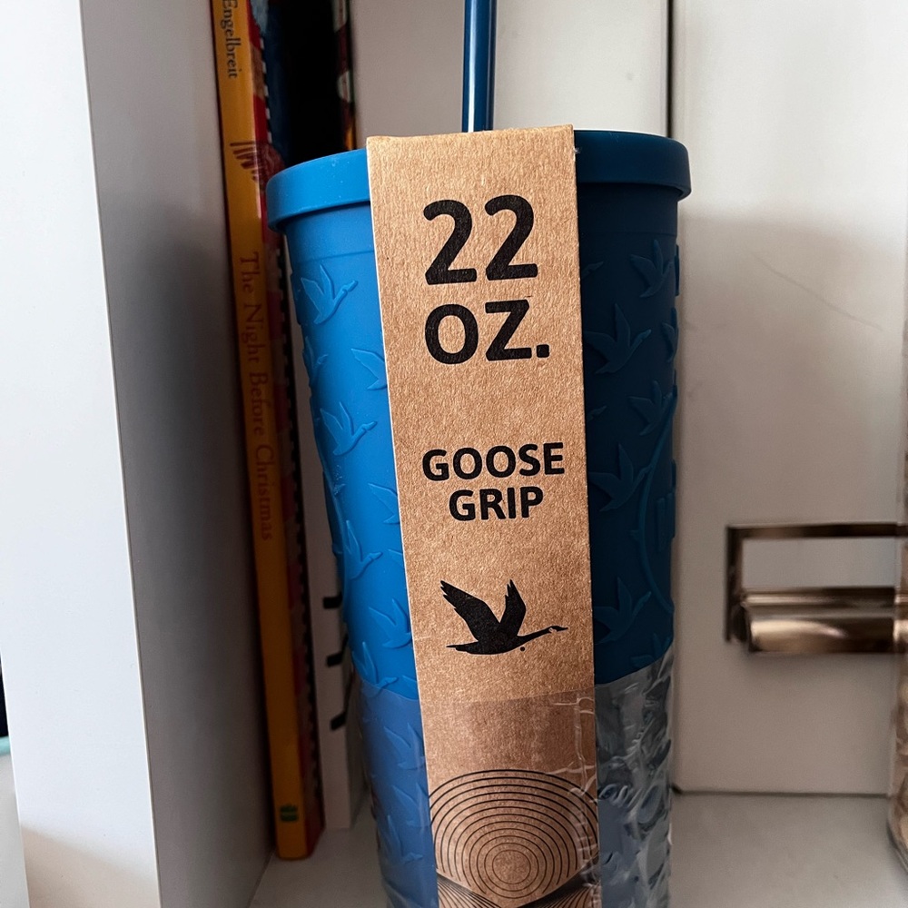 WAWA Tumbler - Limited Edition NWT 22 oz. BLUE